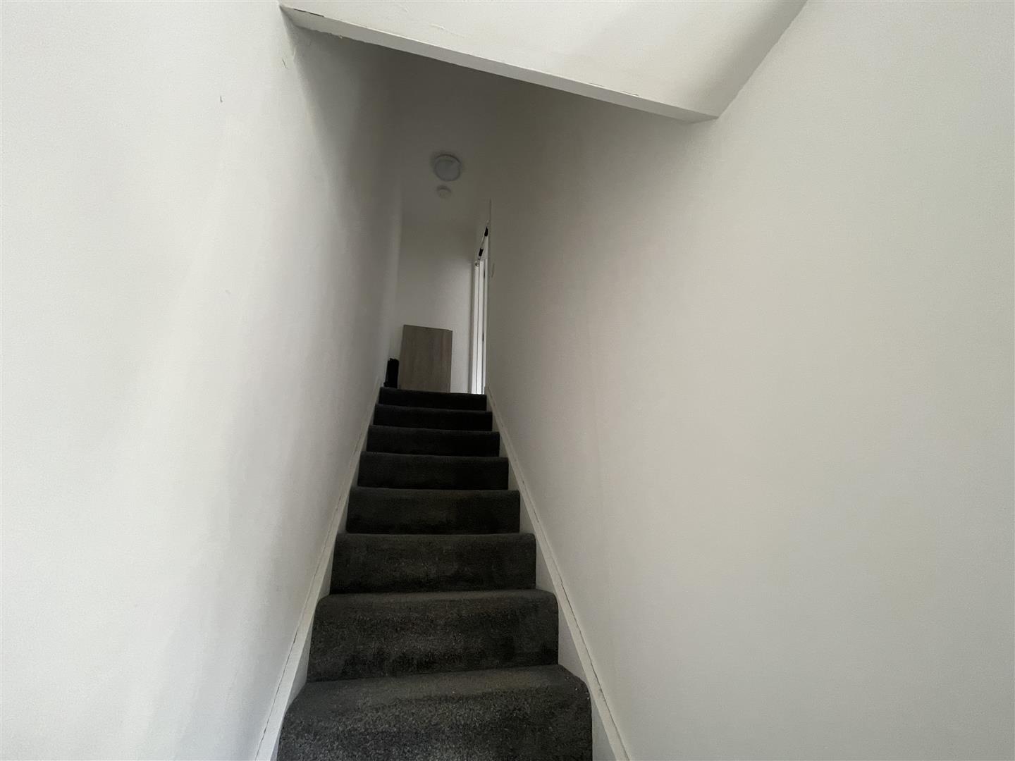 1 bed property in Regents Park Road, London